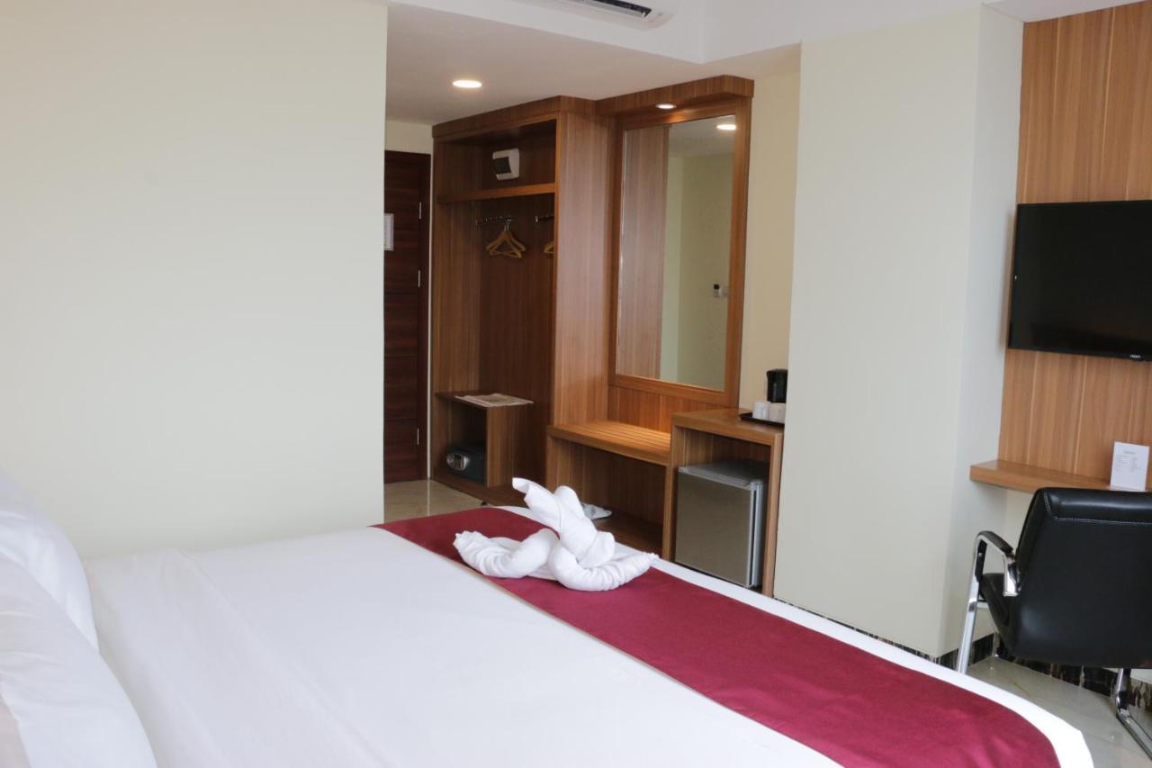 Horison Sentani Hotel Nefaar Exterior foto