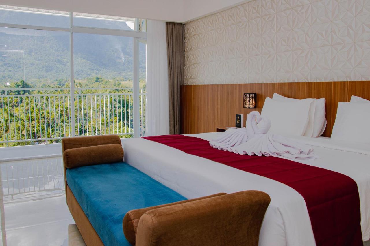Horison Sentani Hotel Nefaar Exterior foto